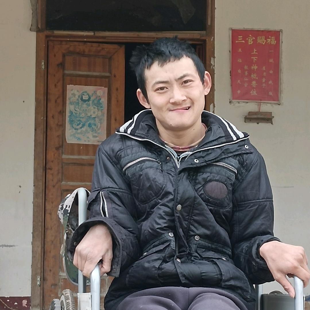 轮椅上男孩