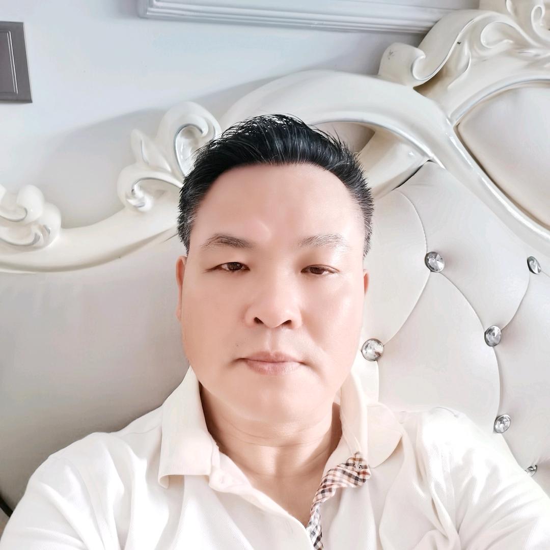 雕塑工艺美术大师龙卫东