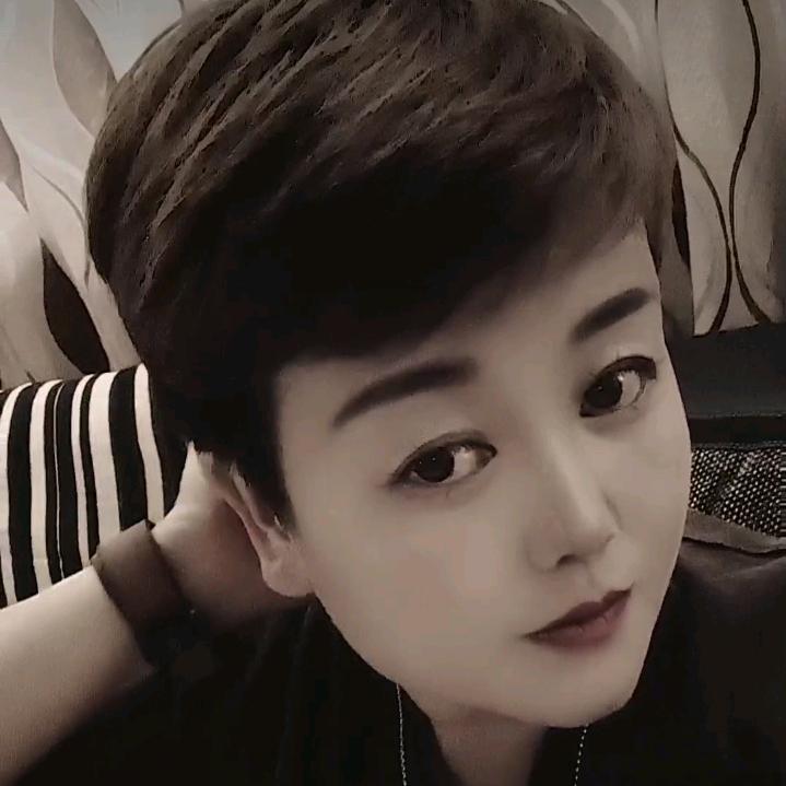 何姐