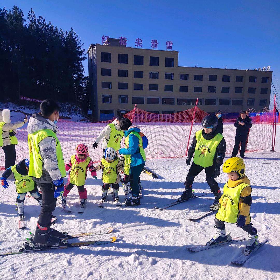 红花尖滑雪度假村