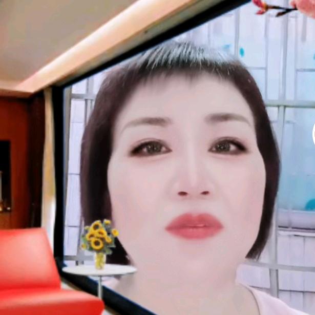 四个孙女三个孙子的奶奶