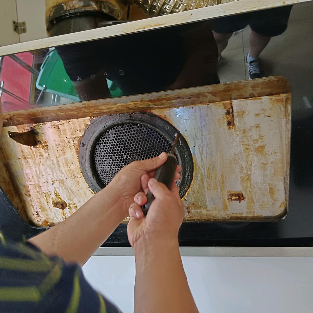 八面通专业清洗油烟机热水器水箱冰箱洗衣机