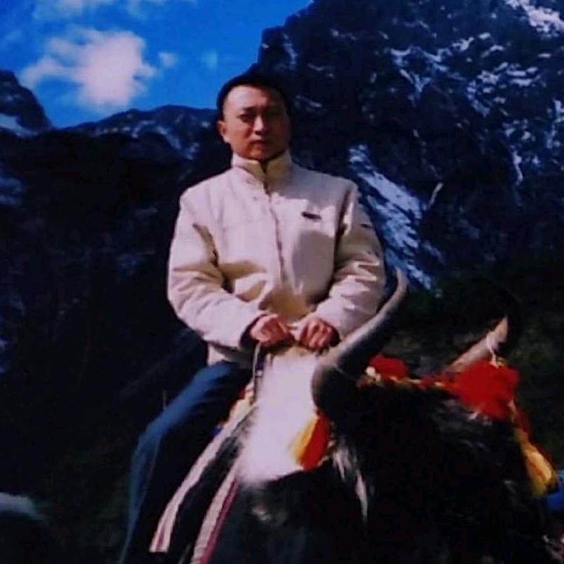 闫痕歌者