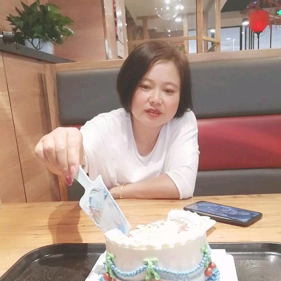 阿香婆👩（70年的狗）