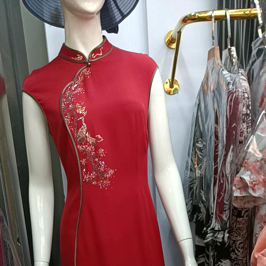 依衣（迎宾乐购西装礼服）定制店