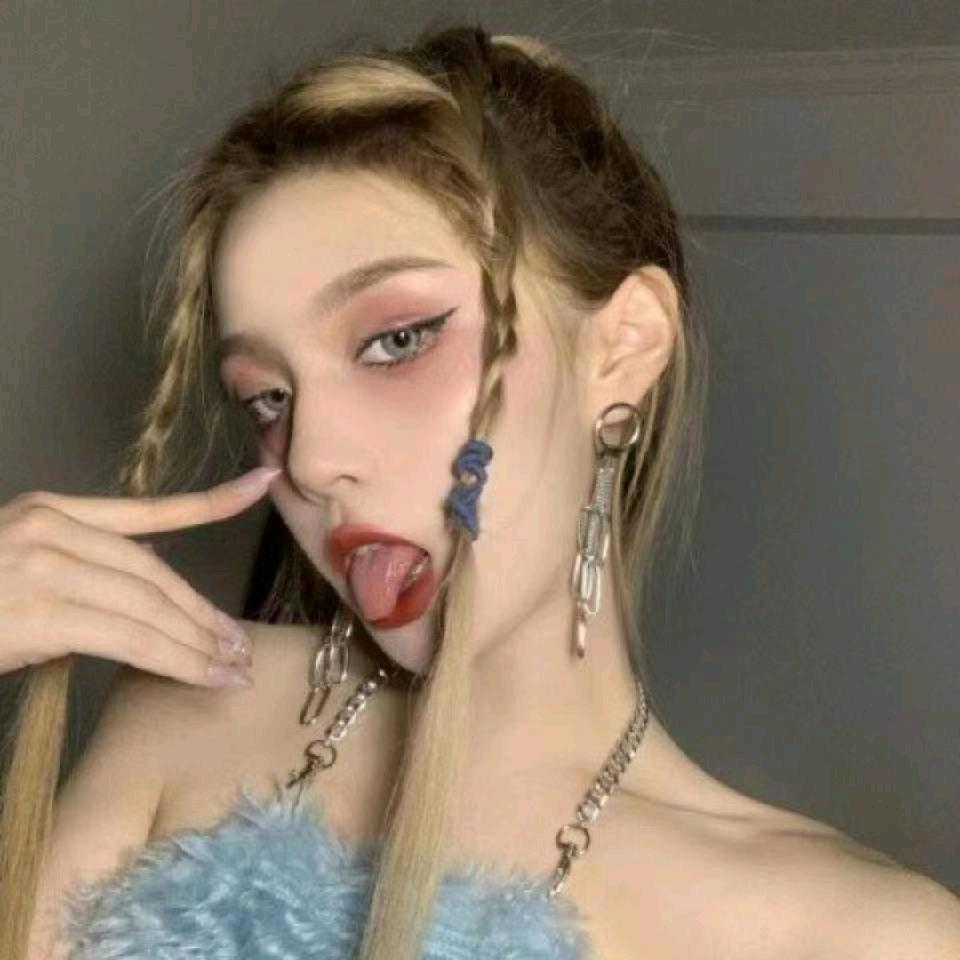 施少婷.