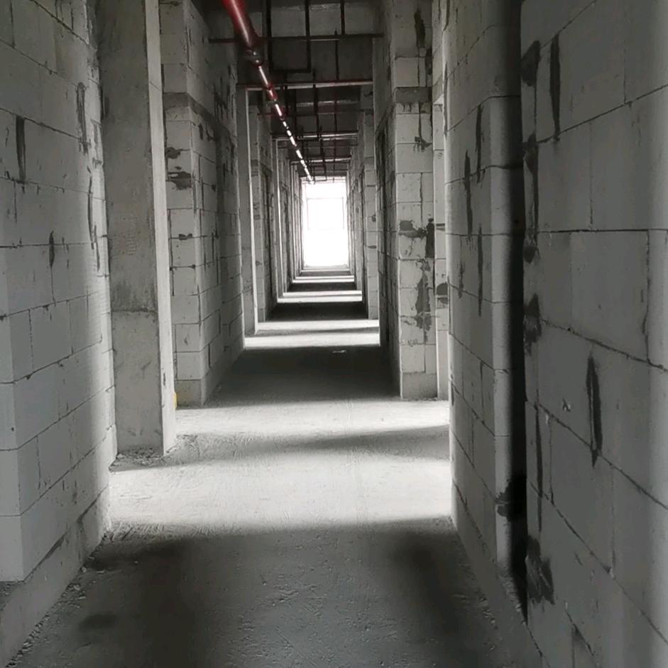 江尔-酒店砌墙