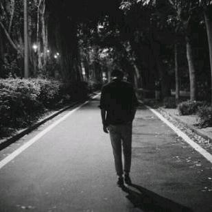晴 天，
