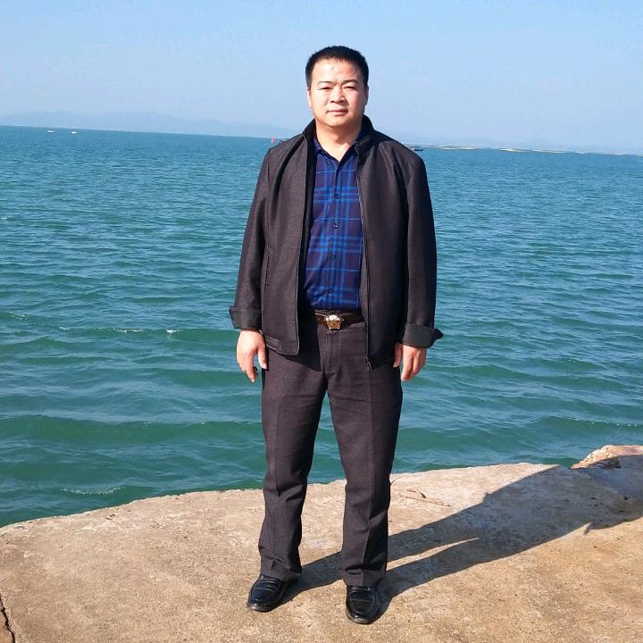 日之源太阳能路灯生产厂