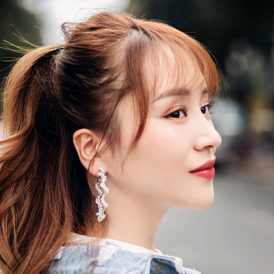 做蛋糕的卢小姐