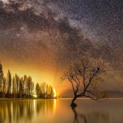 万道霞光，光芒四射