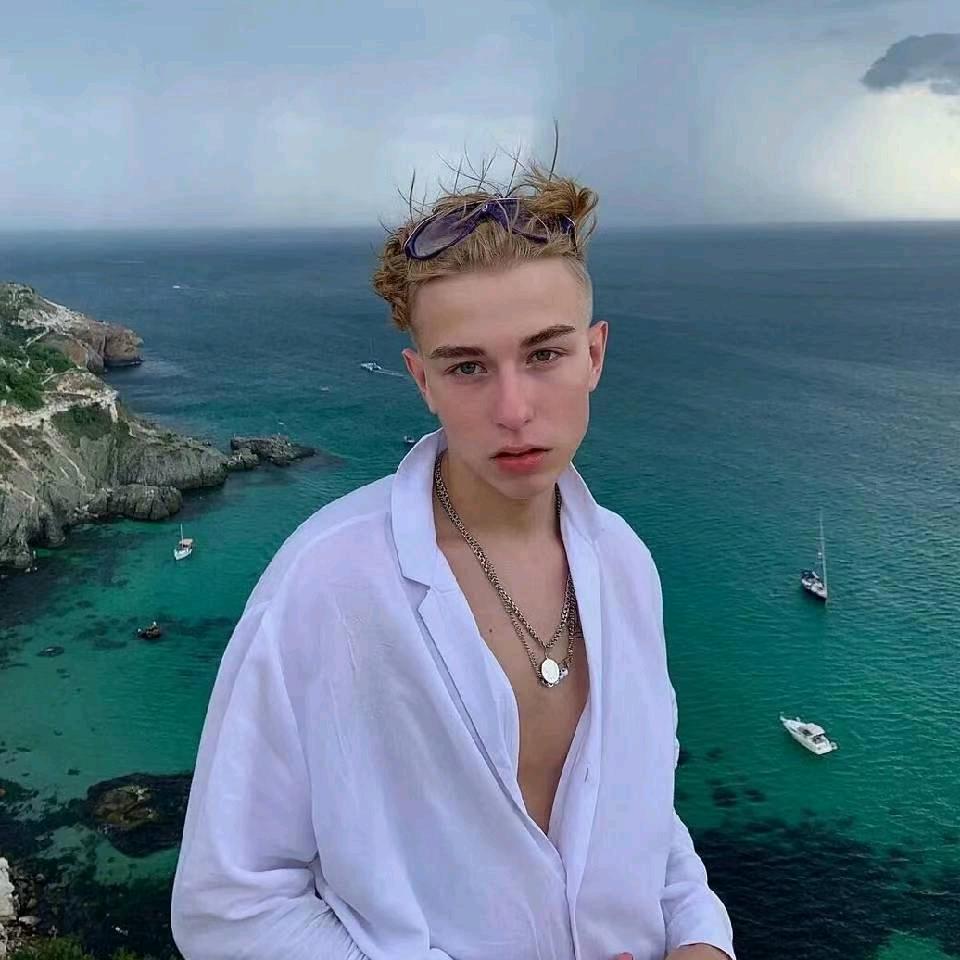👼