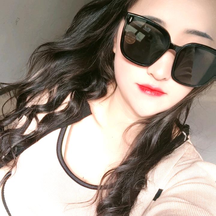 丽丽有点辣😘