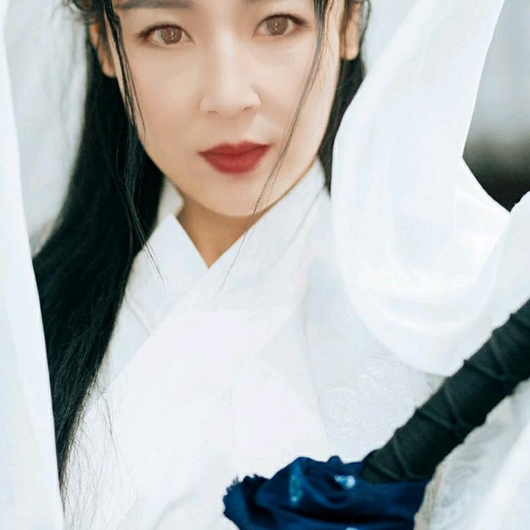 玲玲    .