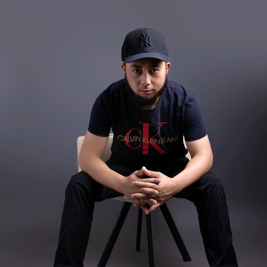 清真麦浪山庄大胡子