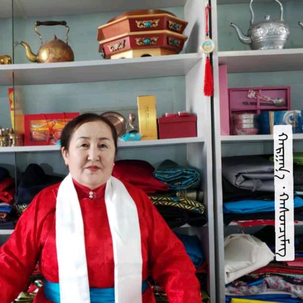 银边巴尔虎服饰