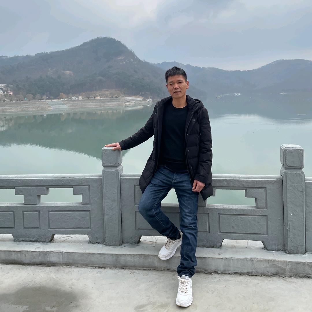 玉玲:专业刮腻子，吊顶等