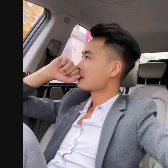 杨筅笙。