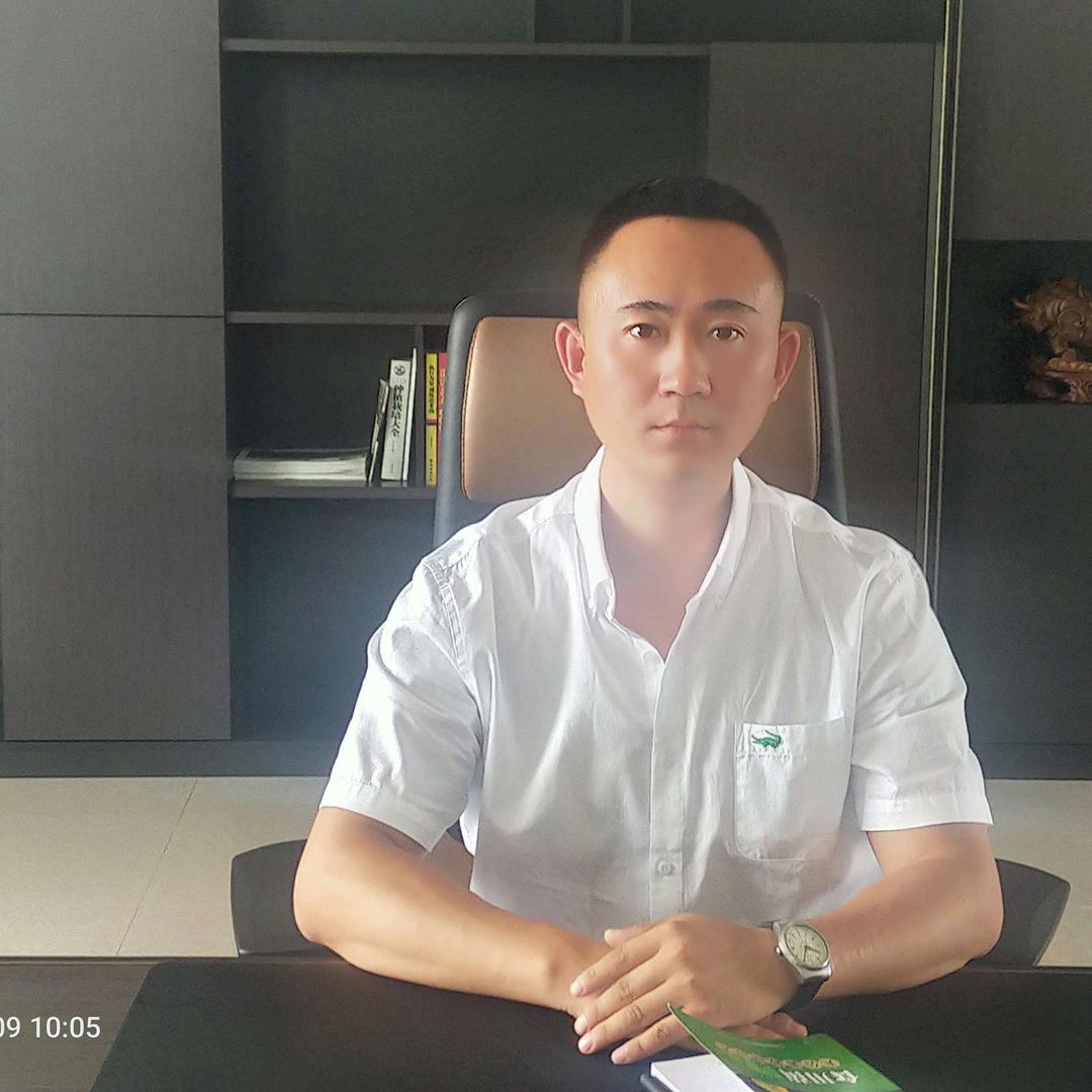 何明伟