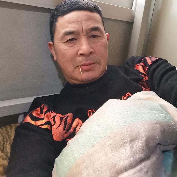 洪水冲天