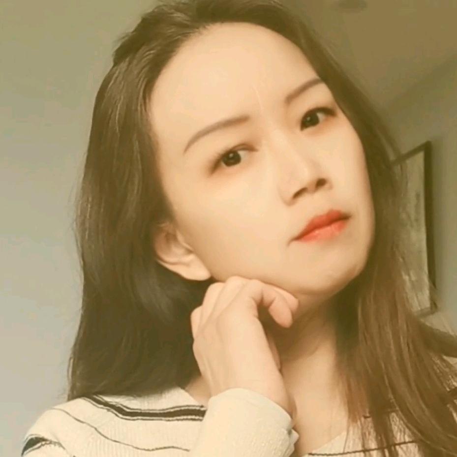 小何何