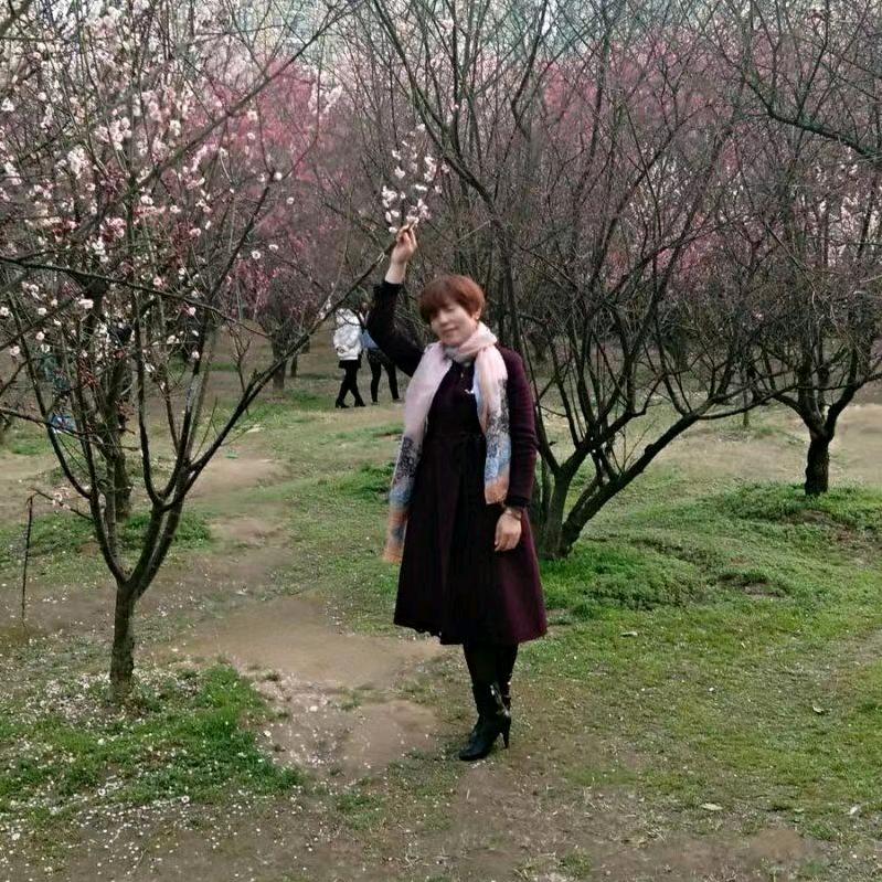 靓美芳草雨美容店