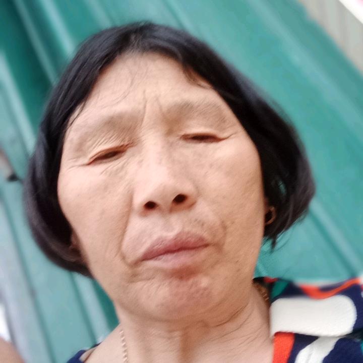 黄大姐，每天下午兩點10分開直播