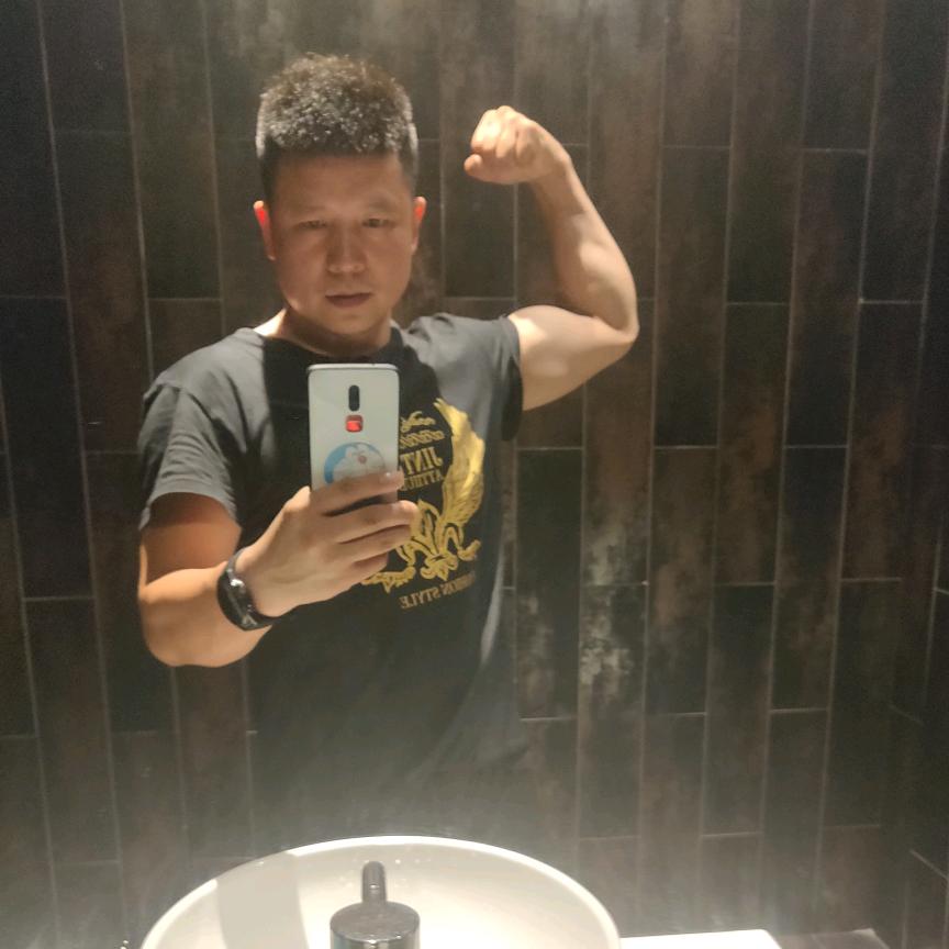 来自桐城农村撸铁老男人，昊哥