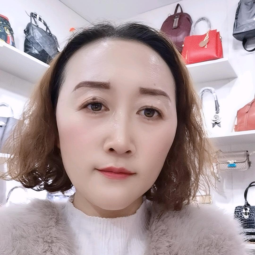 新源县手心里的箱包店