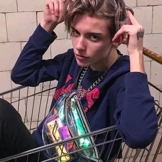 👑