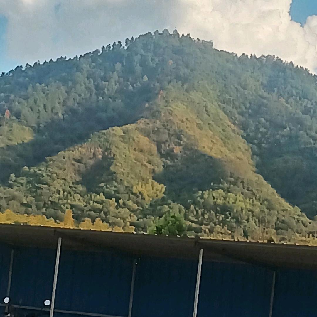 逢山开路，遇水架桥，自强不息