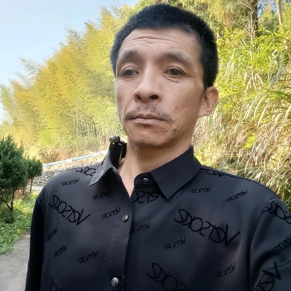 雷顺清我是自由自在单身一个人