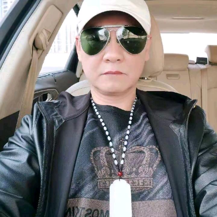 林东方，托呢头像