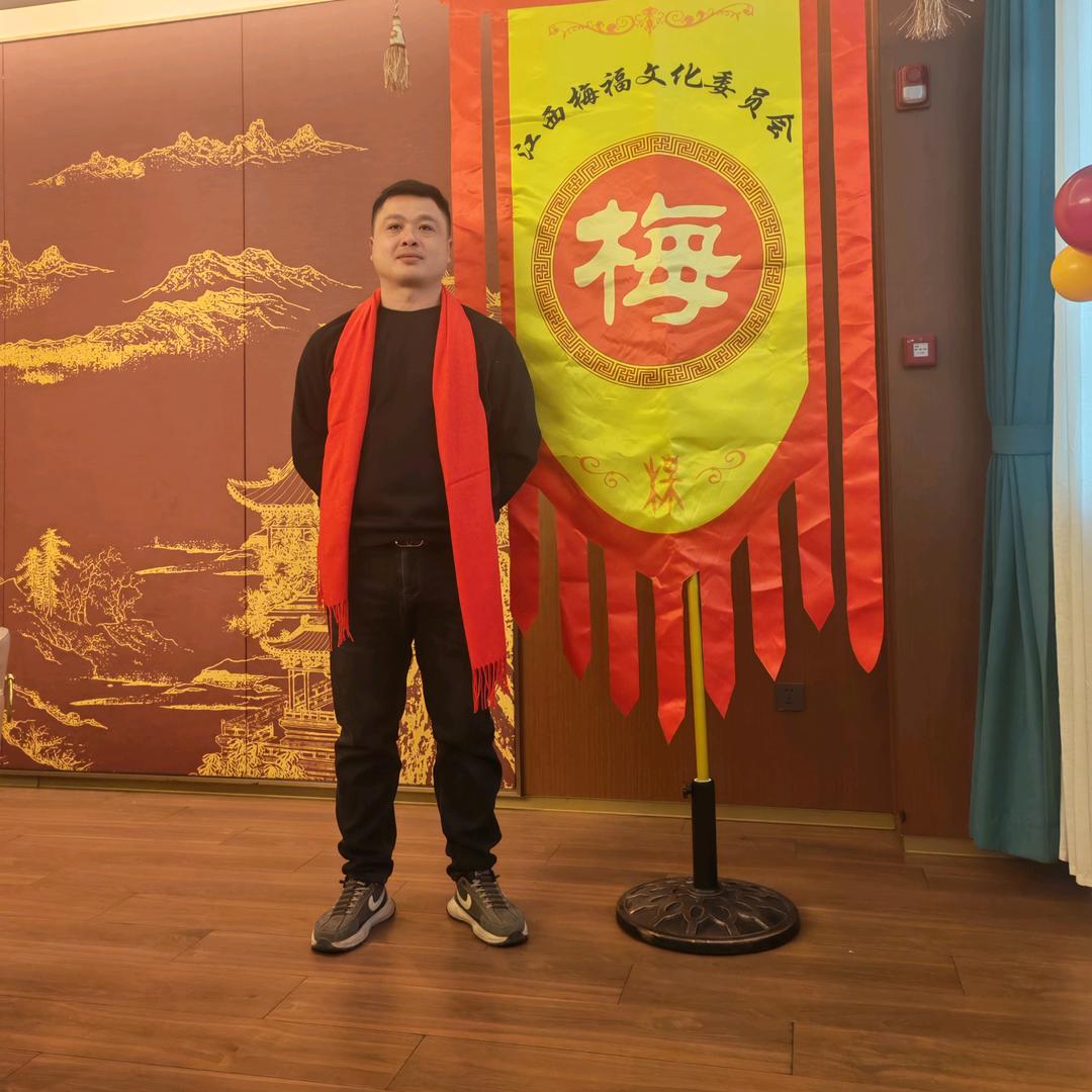 八个夺旧衣服回收分拣中心