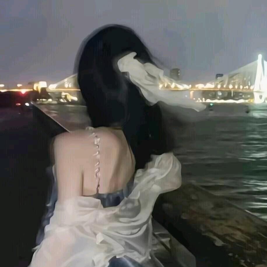 抬起手