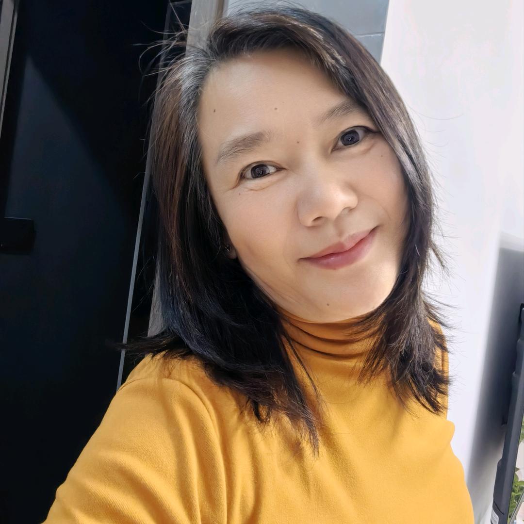 爱拍抖音的大姐姐