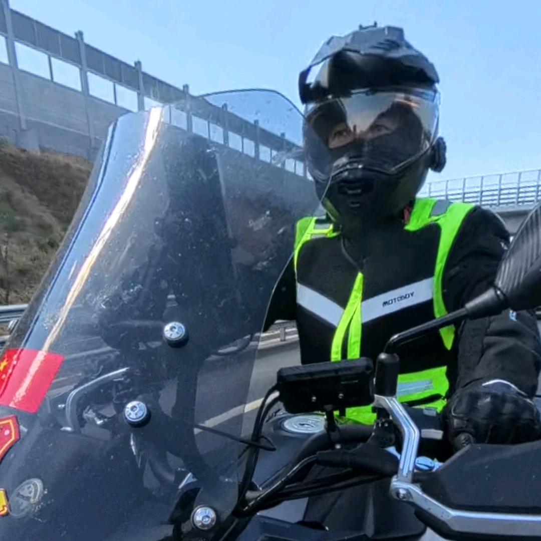 骑士大叔在路上……😎