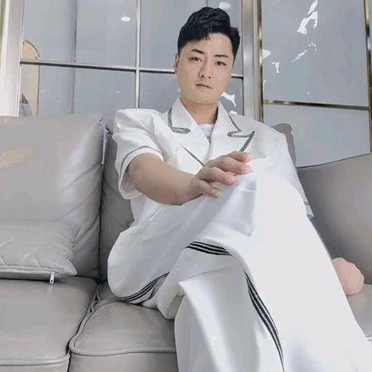 初见欣然专业烫染护造型官方号