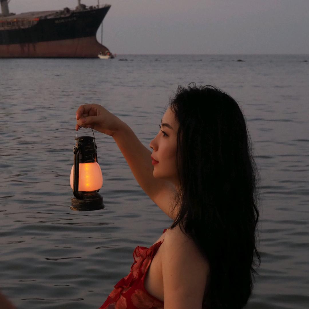 伊人采耳老板娘