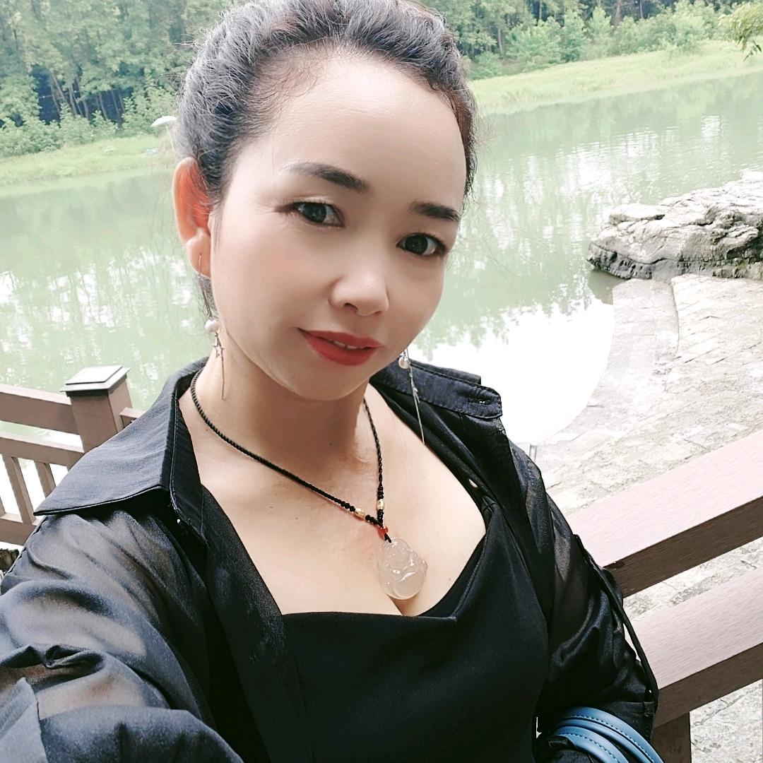 琼