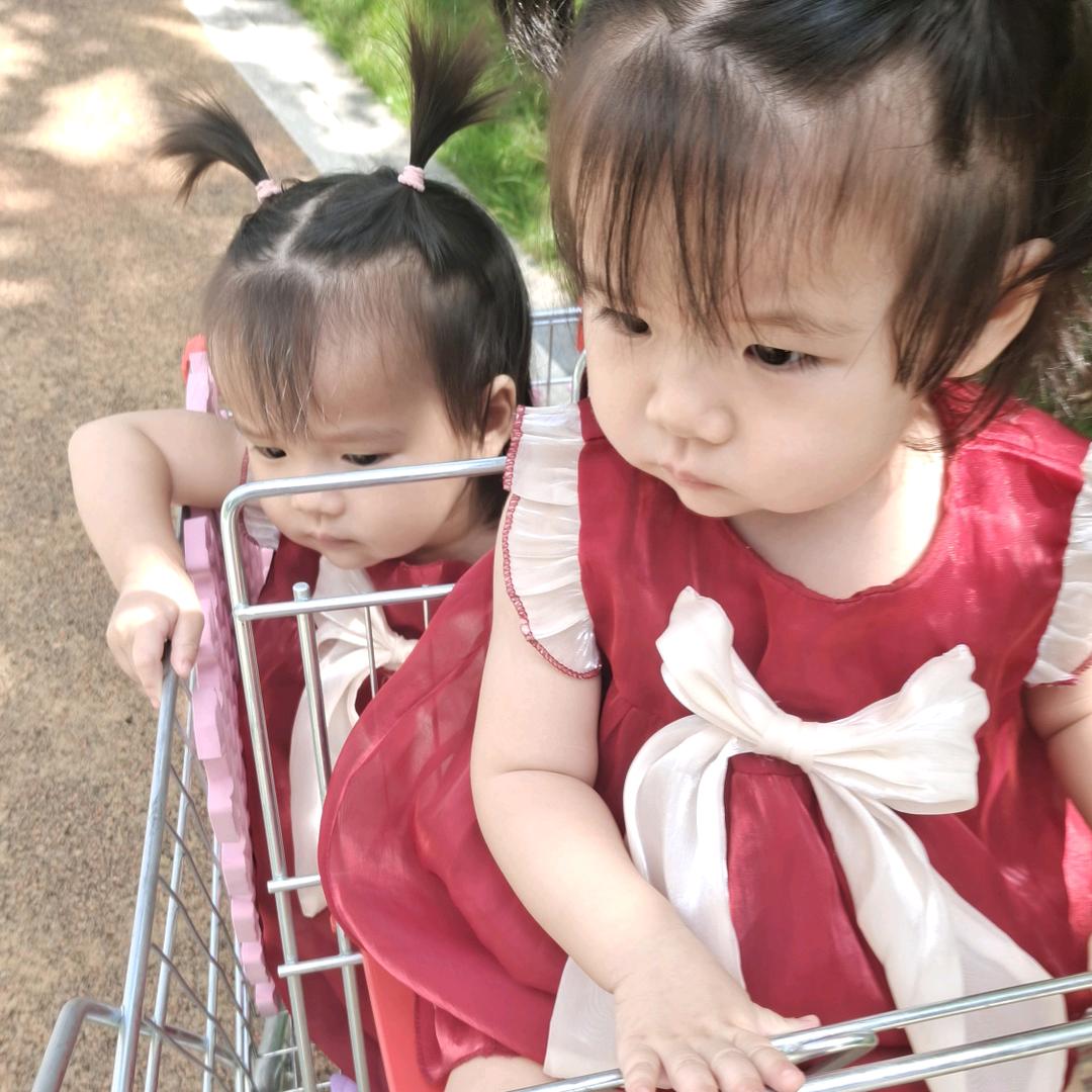 快乐的甜宝和锦宝