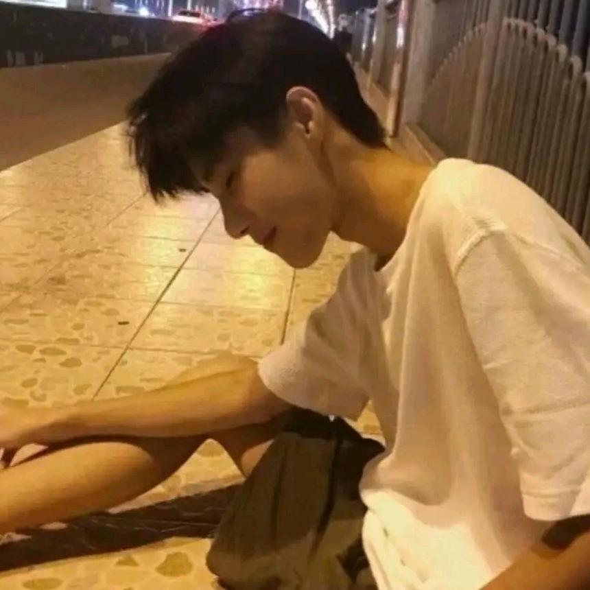 夜晚点亮月亮岛