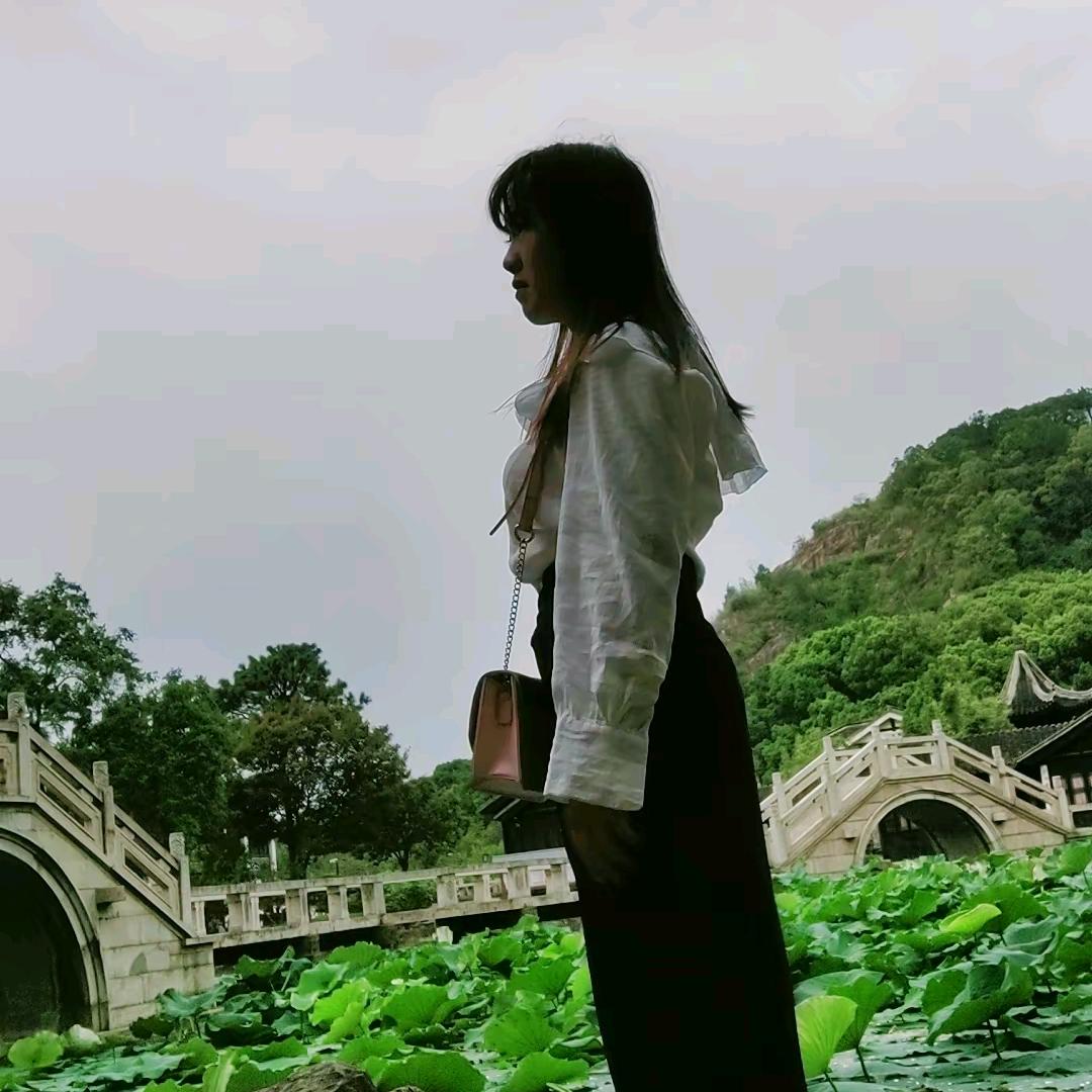 依🌸然