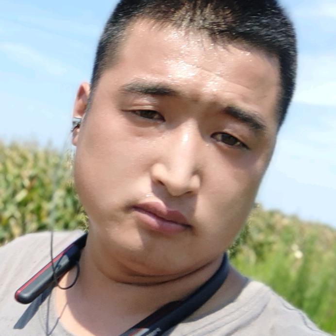 小李。农用收割机。