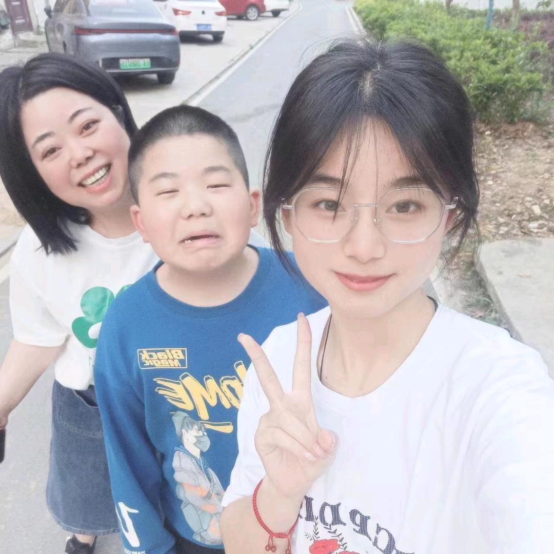 青峰岭村宋主任(村干部)