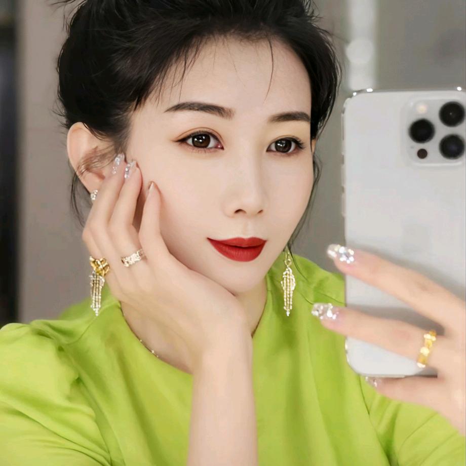 淓华服饰