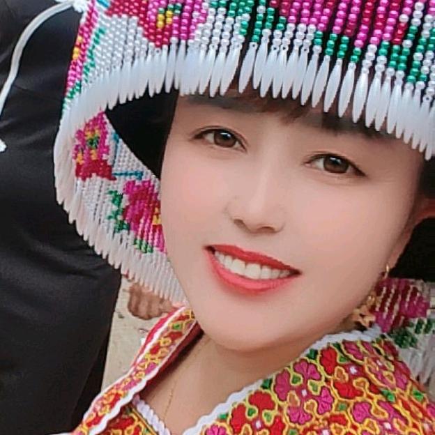 A小小苗族花灯队