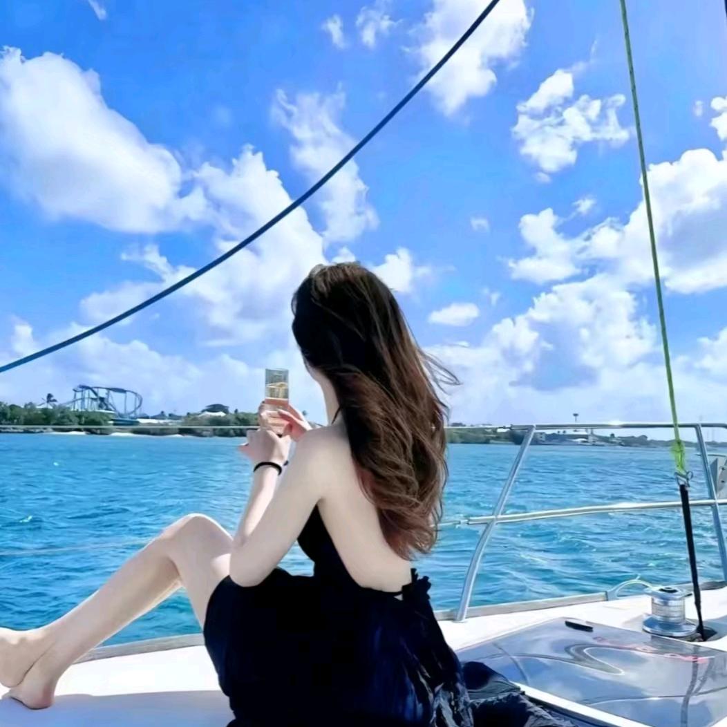 阿丽好物在橱窗.