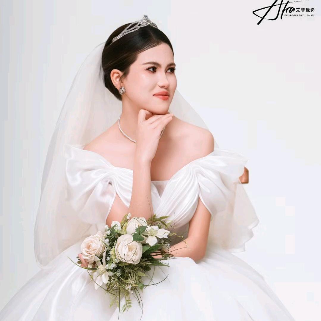 Gulzibaᥫᩣ 化妆师