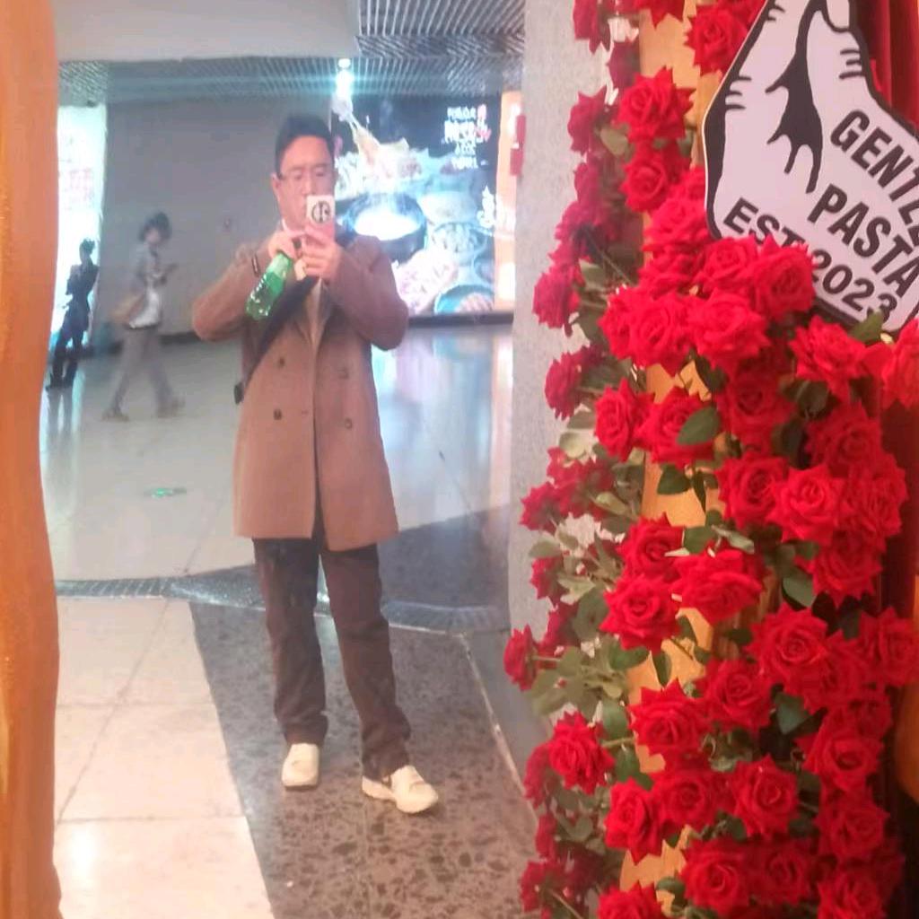 蚂蚁蜜蜂，共生采蜜